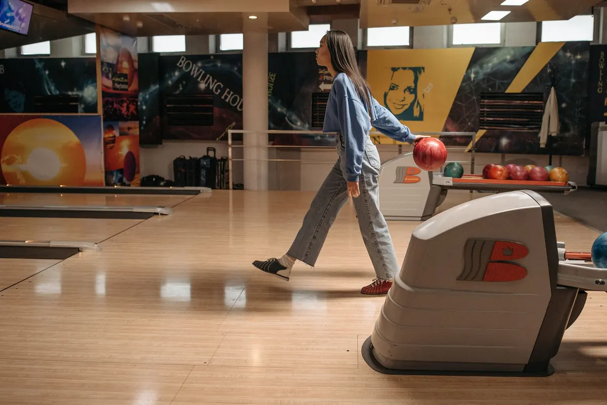 7 Common Bowling Mistakes That Kill Your Score (and How to Fix Them)